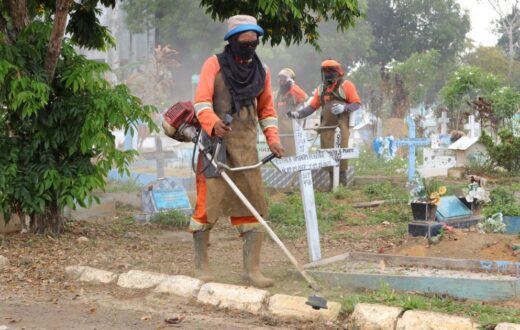 Semulsp orienta visitantes sobre velas e descarte de resíduos nos cemitérios de Manaus